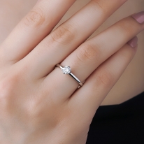Lois Diamond HRD E Renk 0.30 Karat Pırlanta Tektaş Yüzük YZ1013