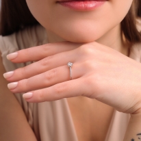 Lois Diamond 0.32ct+0.08ct Toplam 0.40 Karat Pırlanta Tektaş Yüzük GİA Sertifikalı YZ1049