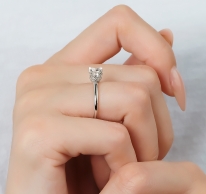 Lois Diamond 0.65 Karat D-E Rengi Pırlanta Tektaş Yüzük-GİA Sertifikalı YZ1054