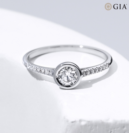 Lois Diamond 0.32ct+0.08ct Toplam 0.40 Karat Pırlanta Tektaş Yüzük GİA Sertifikalı YZ1049
