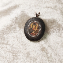  El Yapımı Tahta ve Elmaslı “Hz.Meryem Ana & Çocuk İsa” Kolyesi 459